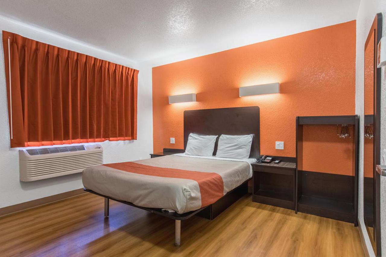 Motel 6 Bakersfield Exterior foto