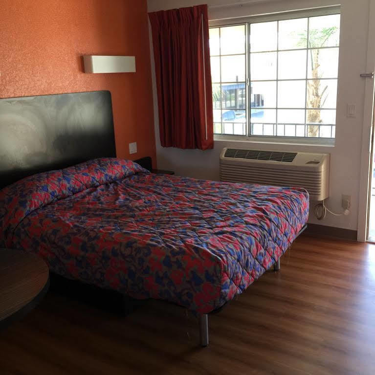 Motel 6 Bakersfield Exterior foto